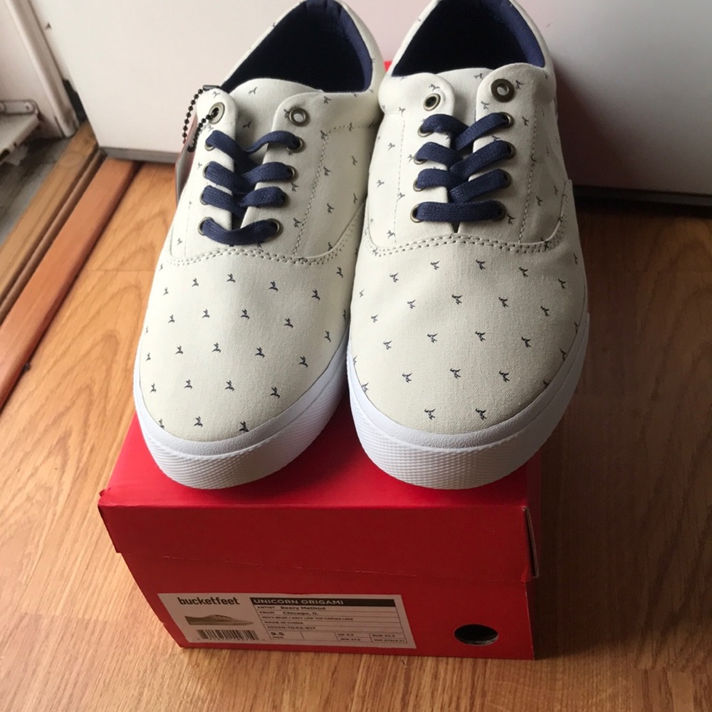 Bucketfeet unicorn men 9.5 / women 10-10.5 wide